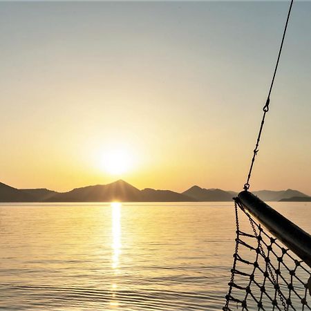 Rhythm Floating Hostel - Zadar Buitenkant foto
