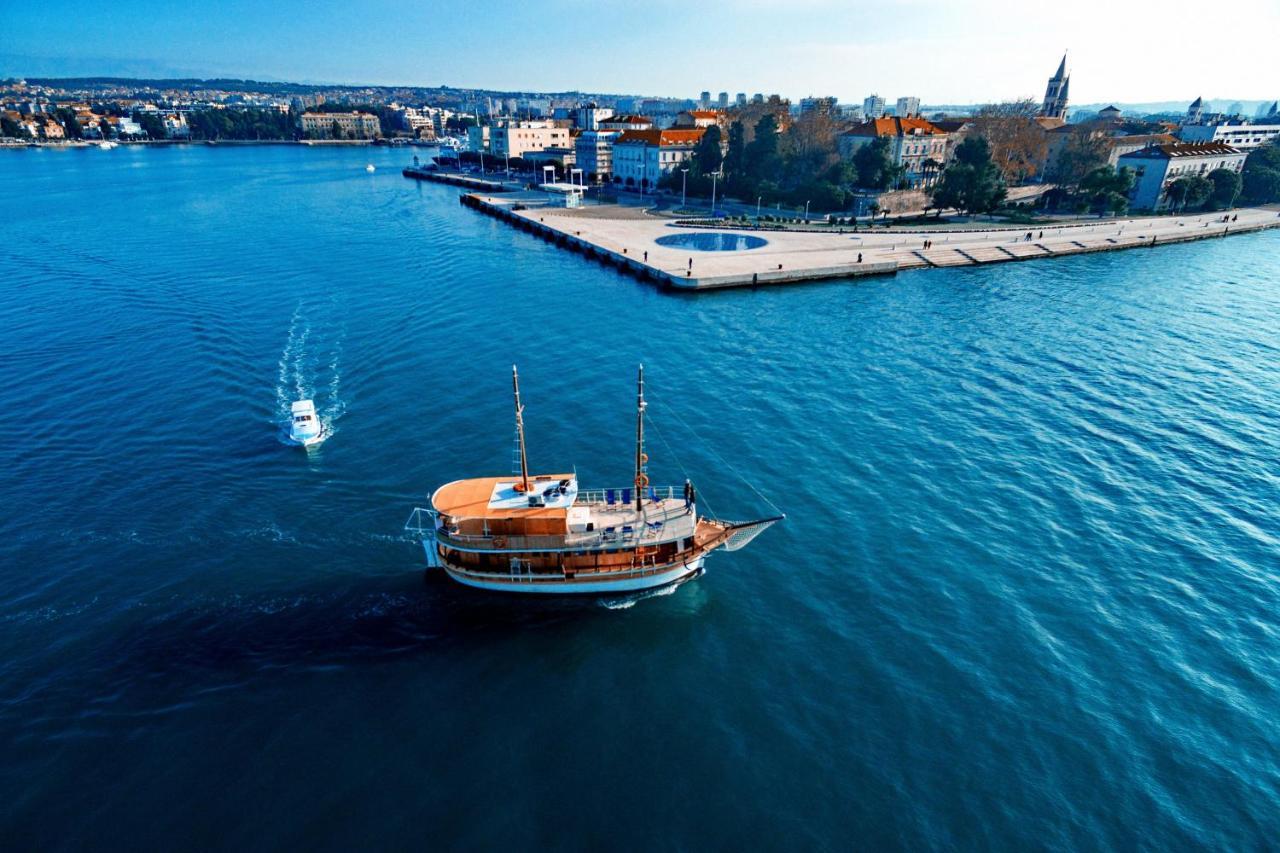 Rhythm Floating Hostel - Zadar Buitenkant foto