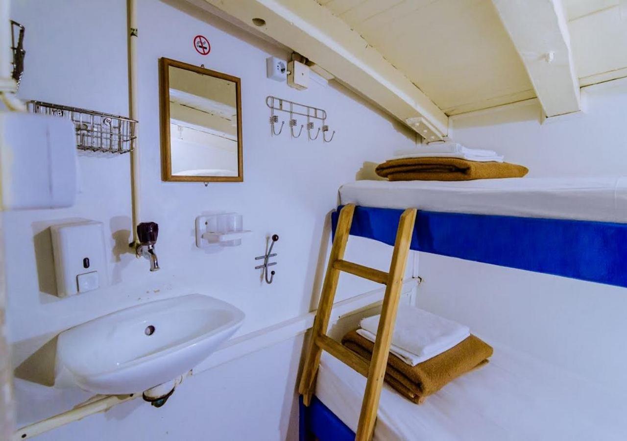 Rhythm Floating Hostel - Zadar Buitenkant foto