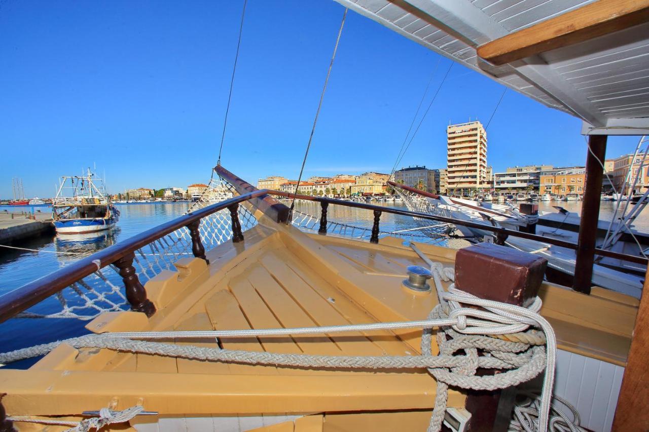 Rhythm Floating Hostel - Zadar Buitenkant foto