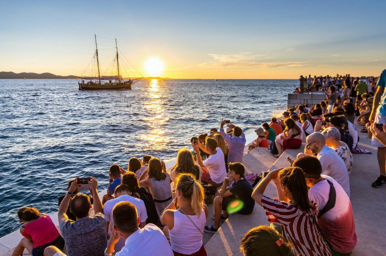 Rhythm Floating Hostel - Zadar Buitenkant foto