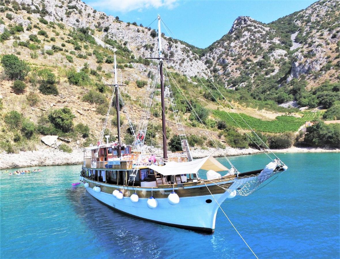 Rhythm Floating Hostel - Zadar Buitenkant foto