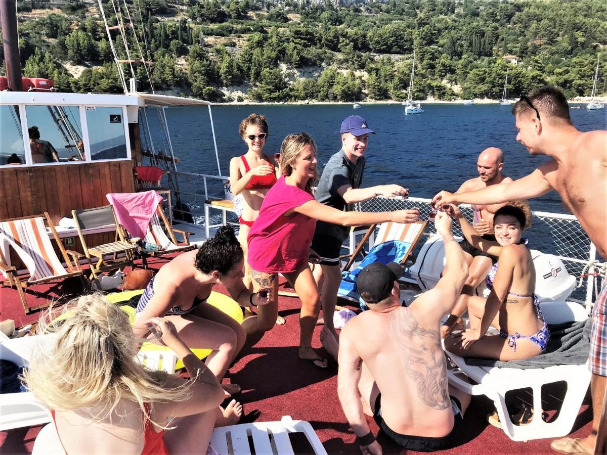 Rhythm Floating Hostel - Zadar Buitenkant foto