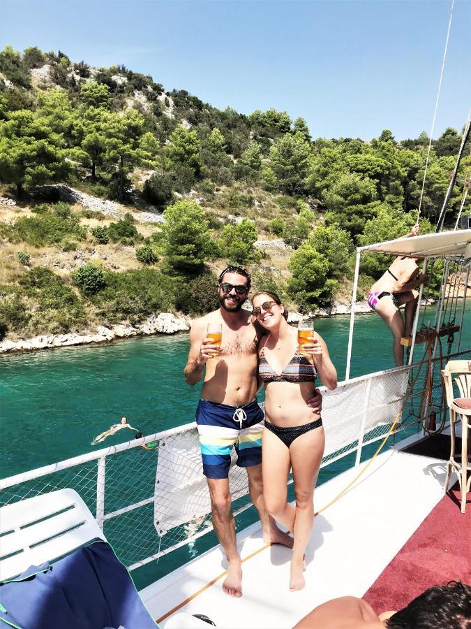 Rhythm Floating Hostel - Zadar Buitenkant foto
